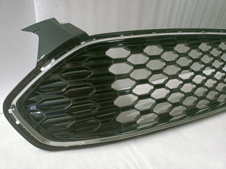 DS7Z-8200-BA Решетка радиатора (соты) Ford Fusion 2013-2016