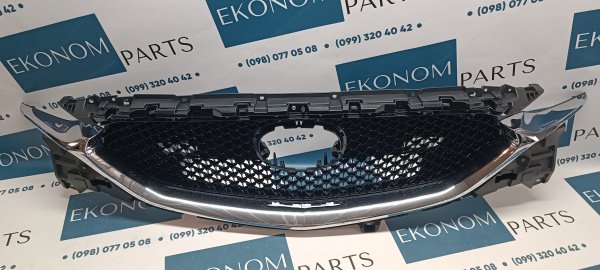 KB8D-50-710J Решетка радиатора с хромом Mazda CX-5 2017-2021