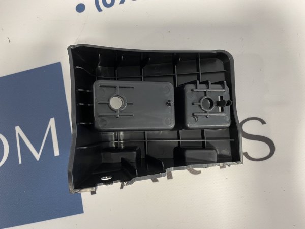 1506969-00-D Крепление заднего фонаря правый Tesla Model Y 2020-2024