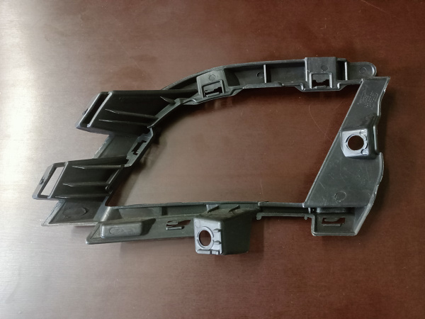 5C6807261 Крепление (кронштейн) противотуманной фары левое Volkswagen Jetta 2016-2018