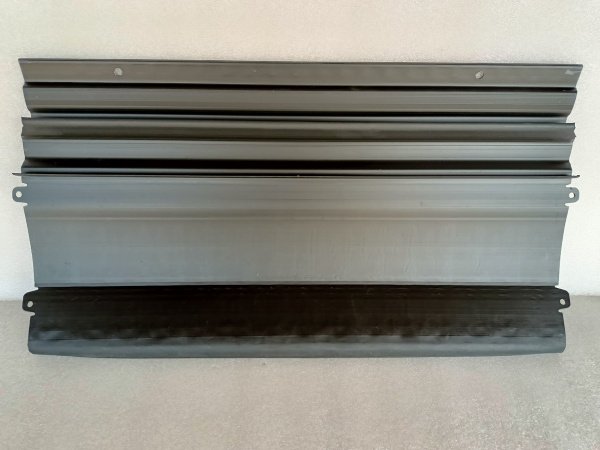 68207944AA Накладка радиатора большая (правая) Jeep Cherokee 2014 - 2018