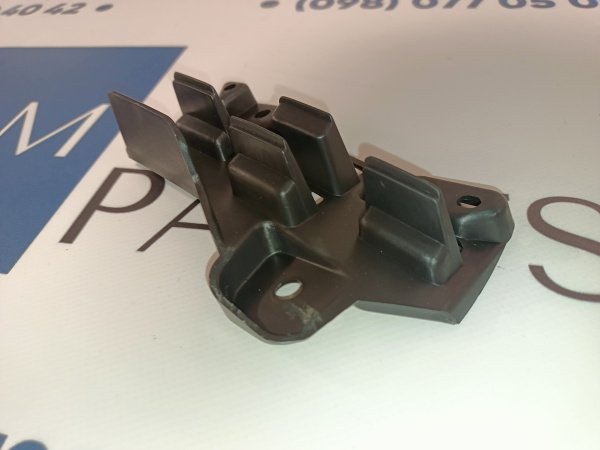 KSD450162 Крепление решетки левое (декоративная вставка) Mazda CX-5 2022-