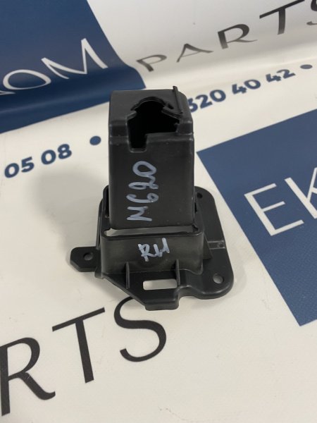 GSH750152 Крепление решетки радиатора правое Mazda 6 2020