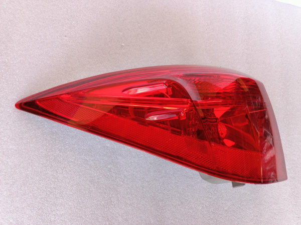 81560-02B10 Фонарь задний наружный левый USA Toyota Corolla SE 2017-2019