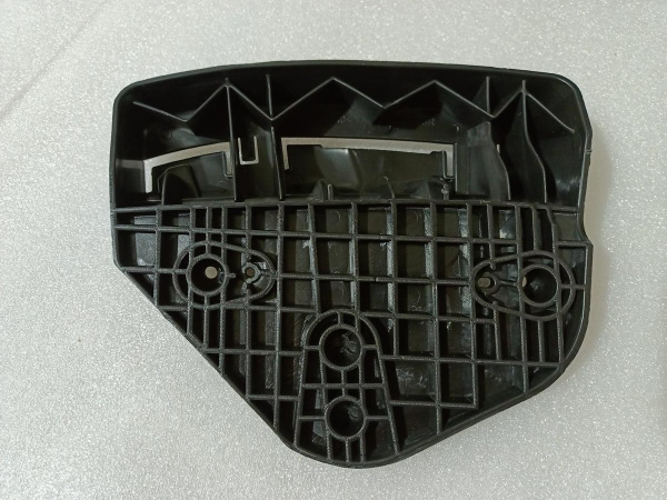 62228-3YU0A Крепление (кронштейн) фары нижнее правое Nissan Sentra 2016-2018