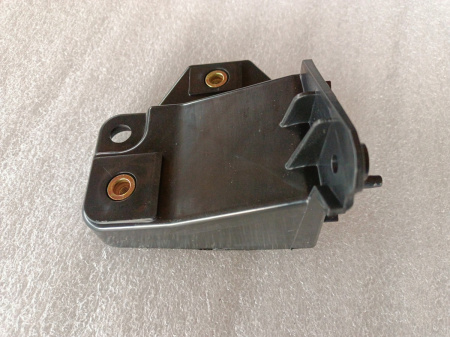 106133100B Крепление переднего бампера-фары левое Tesla Model S 2016-2020