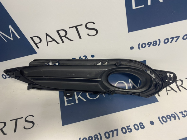 71105-T7J-H00 Рамка противотуманной фары правая Honda HR-V 2014-2018