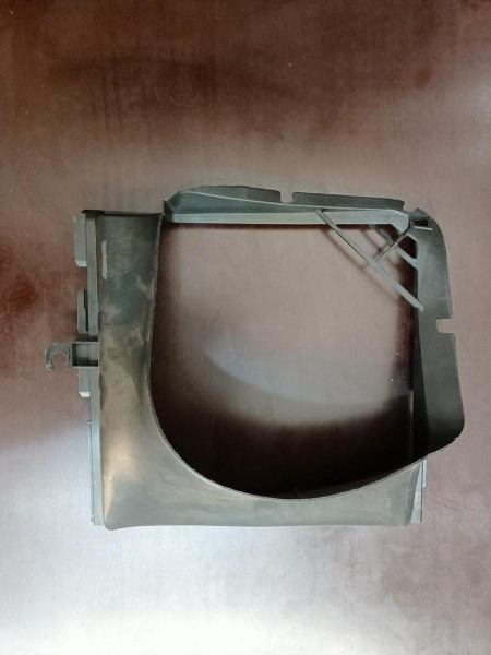 7P6117340 Дефлектор (воздуховод) радиатора интеркуллера задний правый Volkswagen Touareg 2010-2018