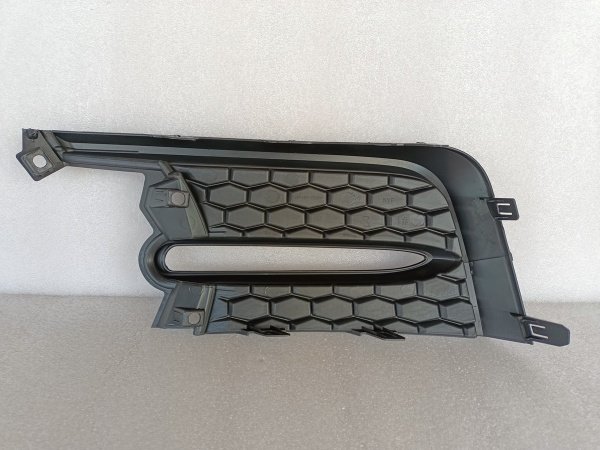 81481-12400 Рамка противотуманной фары правая Toyota Corolla SE 2020-2023