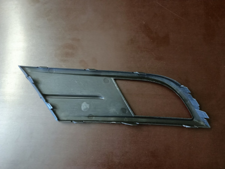 5C6853666E9B9 Рамка противотуманной фары правая Volkswagen Jetta 2016-2018