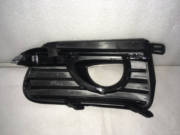 62256-4GA0A Накладка (рамка) противотуманной фары правая Infiniti Q50 2013-2016