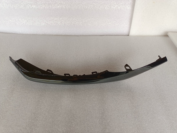 5312306190 Губа переднего бампера (черная) правая Toyota Camry 2021-