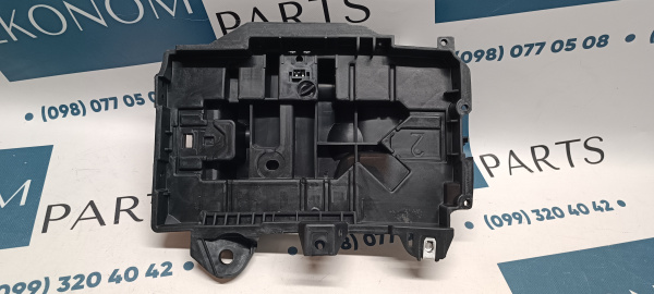 68186053AA Поддон АКБ (под аккумулятор) Jeep Cherokee 2014-2018