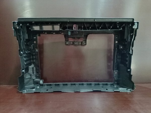 561805588B Панель радиатора (телевизор) с креплением под дистроник Volkswagen Passat B7 2012-2015