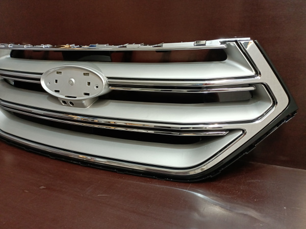 FT4Z-8200-AA Решетка радиатора хром с отверстием под камеру Ford Edge 2015-2018