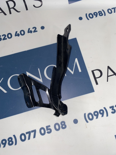 B45A52410A Петля капота правая Mazda 3 2013-2018