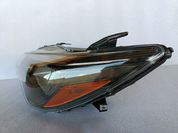 8115006C80 Фара темная SE левая Toyota Camry USA 2015-2017