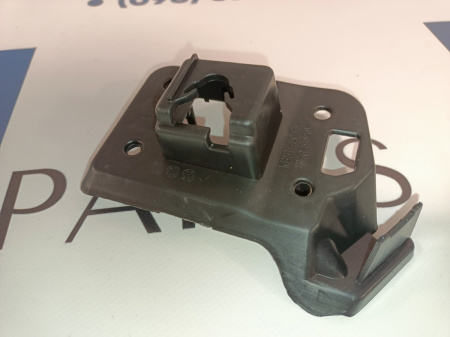 KSD450161 Крепление решетки левое Mazda CX-5 2022-