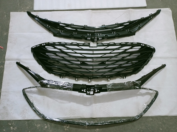 84565840black Решетка радиатора (в сборе) чёрная глянцевая Chevrolet Malibu 2019-