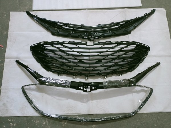 84565840black Решетка радиатора (в сборе) чёрная глянцевая Chevrolet Malibu 2019-