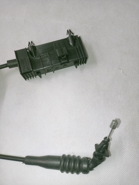 DS7Z-16916-A Трос открытия замка капота (короткий) левый Ford Fusion 2013-2020