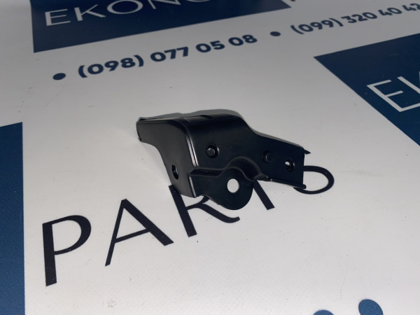 CP9Z-17787-B Боковое крепление бампера правое Ford Focus 2015-2018