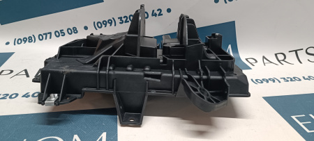 68186053AA Поддон АКБ (под аккумулятор) Jeep Cherokee 2014-2018