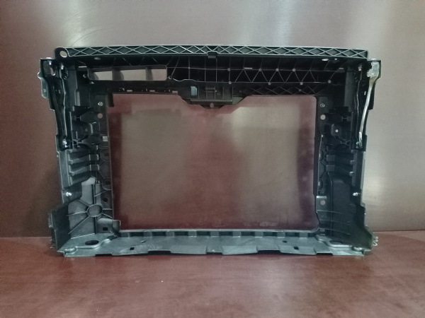 561805588B9B9 Панель радиатора (телевизор) USA Volkswagen Passate B7 2012-2015