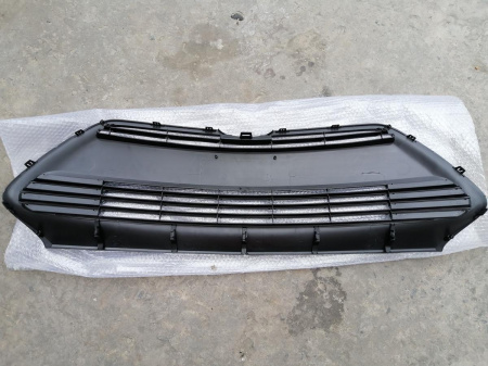 53112-02730 Решетка переднего бампера USA  Toyota Corolla 2017-2019