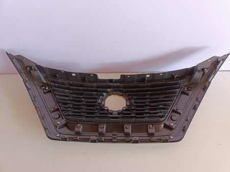 623106RA0A Решетка радиатора под дистрон и камеру Nissan Rogue (X-Trail) 2021-2023