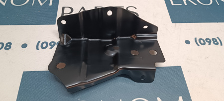 1864451-00-D Крепление переднего нижнего усилителя (метал) правое Tesla Model 3 2024-