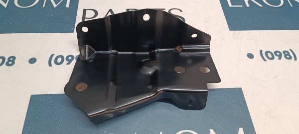 1864451-00-D Крепление переднего нижнего усилителя (метал) правое Tesla Model 3 2024-