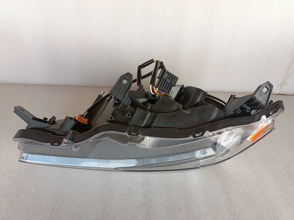 8301B407 Фара левая галоген черная на Mitsubishi Lancer 10