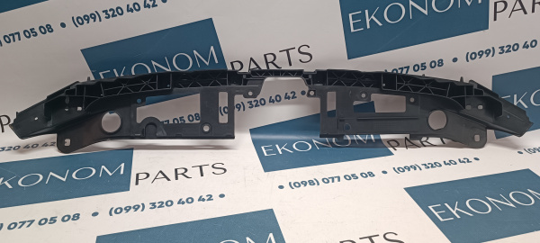 BHN1-50-717D Накладка на панель радиатора (замка капота) Mazda 3 2013-2016