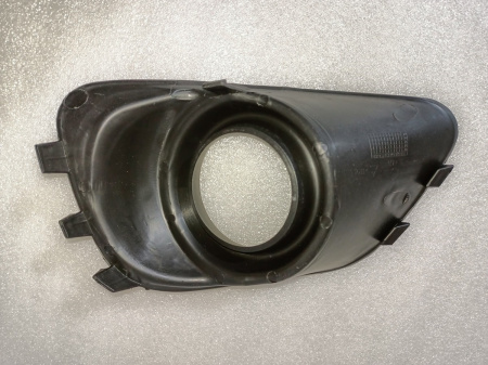 68109871AA Рамка (накладка) противотуманной фары левая Jeep Compass 2011-2016