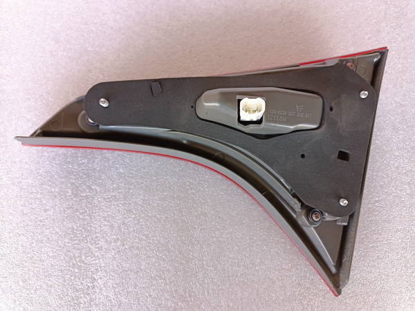 81560-02B10 Фонарь задний внутренний левый USA Toyota Corolla SE 2017-2019