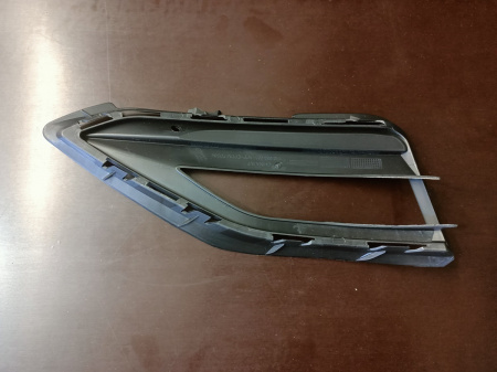 17A-853-666-A-9B9 Рамка противотуманной фары правая Volkswagen Jetta 2019-2020