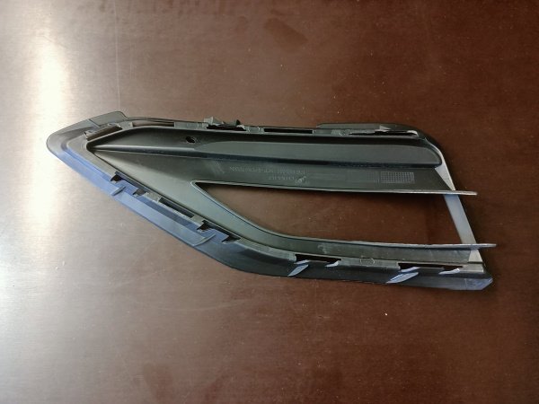 17A-853-666-A-9B9 Рамка противотуманной фары правая Volkswagen Jetta 2019-2020