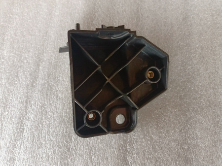 106133100B Крепление переднего бампера-фары левое Tesla Model S 2016-2020