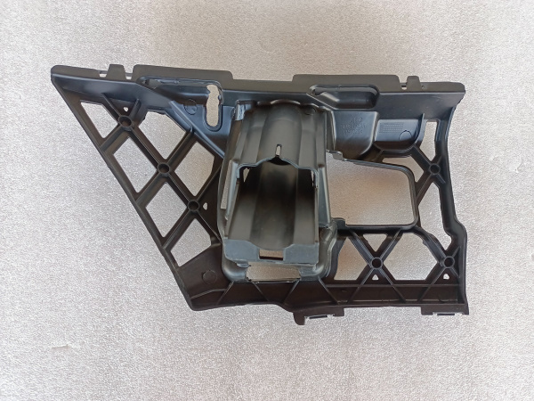 Крепление омывателя фар левое Volkswagen Passate B8 2016-2018