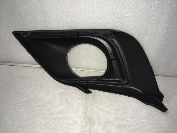 62256-5AA0A Рамка противотуманной фары правая Nissan Murano 2015- 2018
