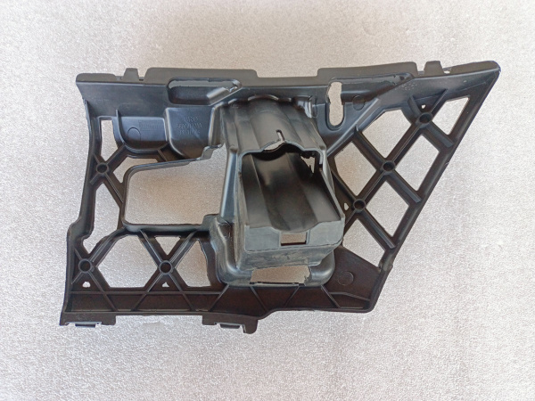 Крепление омывателя фар правое Volkswagen Passate B8 2016-2018