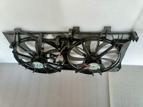 167110V100 Диффузор Toyota Camry 2012-2017