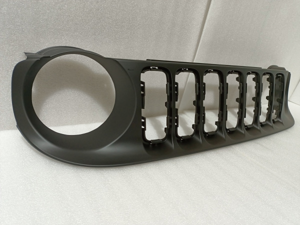 5XB15LXHAA Решетка радиатора черная  Jeep Renegade 2017-2019