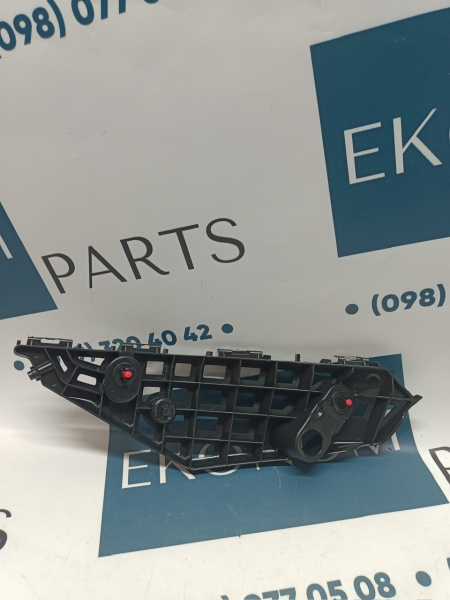 521460E100 Крепление переднего бампера левое Toyota Highlander 2020-