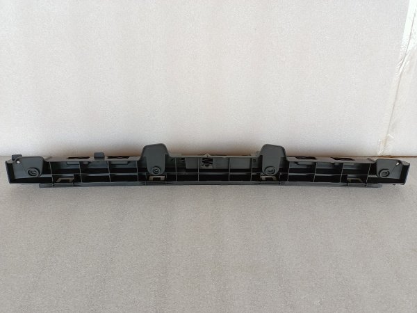 3C8807863D Центральное крепление заднего бампера Volkswagen Passate CC 2013-2018