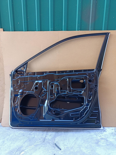 6700106221 Дверь передняя правая Toyota Camry 2015-2017