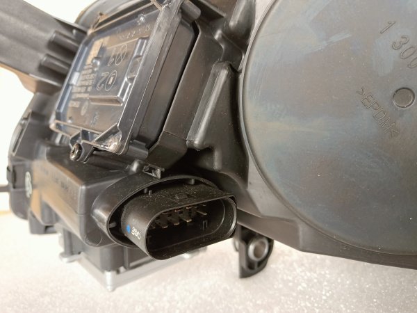 3C8 941 754 Q Фара правая EU Volkswagen Passate CC 2013-2018