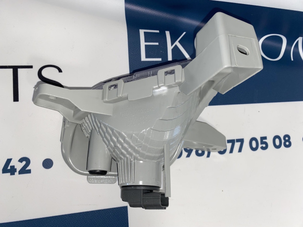 92208-C1550 Противотуманная фара галоген правая Hyundai Sonata 2018-2020