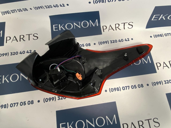 F1EZ-13404-AG Фонарь задний наружный правый Ford Focus Hatchback 2011-2018